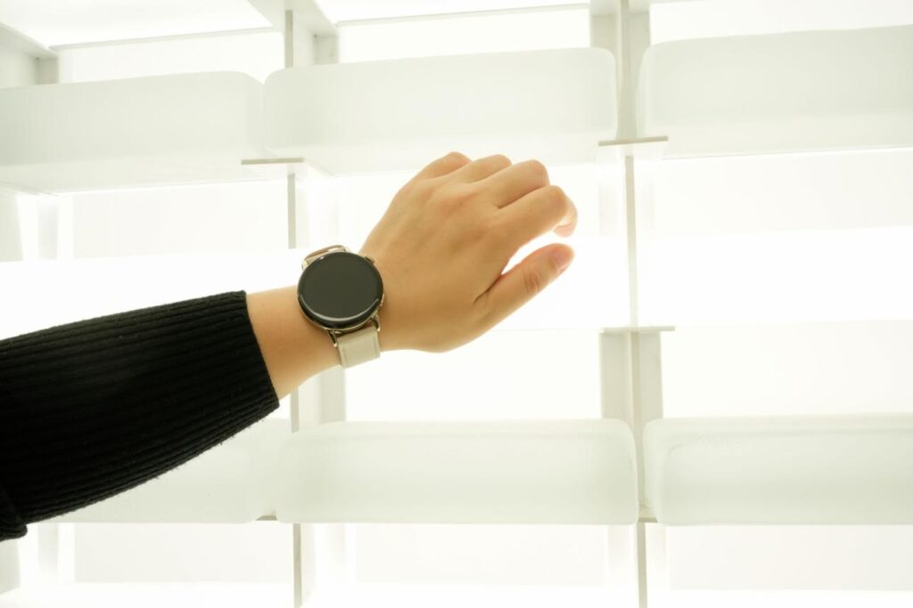 Budget smartwatch with AMOLED display and health tracking, Smartwatch Under ₹3,000 India